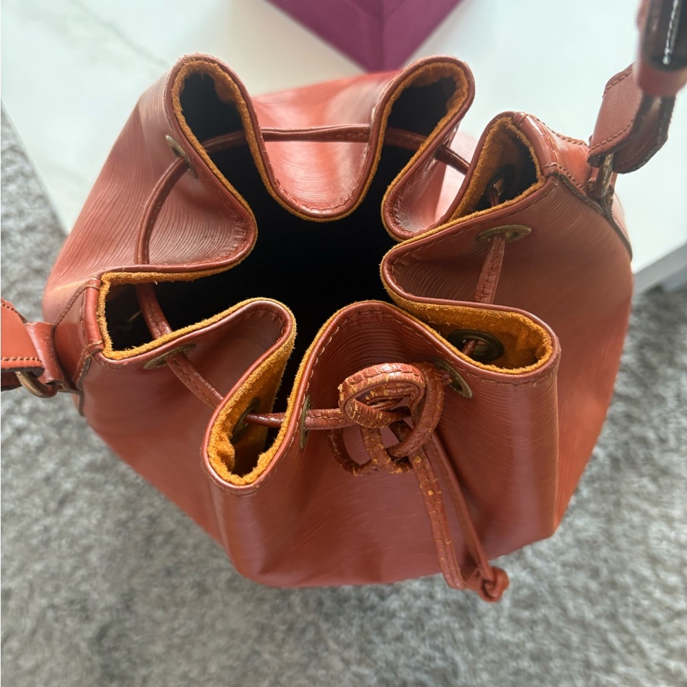 Louis Vuitton Brown Epi Bucket Bag - Picture 5 of 16